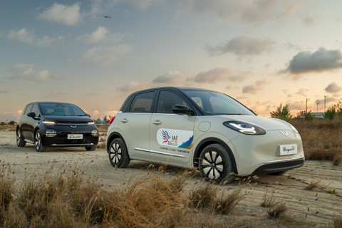 Serah terima unit Wuling EV kepada Sekretariat Negara sebagai tanda dimulainya partisipasi Wuling sebagai official car partner di HLF-MSP dan 2nd IAF 2024. Foto: Wuling Motors