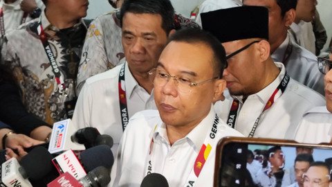 Ketua Harian Gerindra, Sufmi Dasco Ahmad, menjawab pertanyaan wartawan di Indonesia Arena, Jakarta, Sabtu (31/8). Foto: Jonathan Devin/kumparan