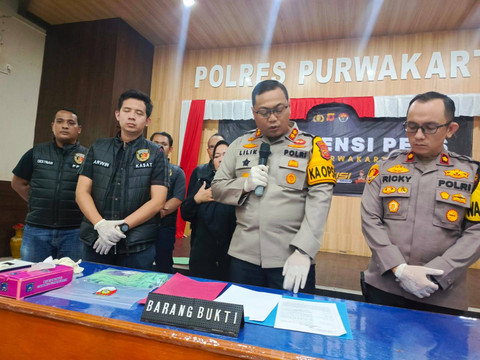 Konferensi pers Kapolres Purwakarta, AKBP Lilik Ardiansyah terkait ibu yang buang anaknya akibat hidrosefalus Foto: Dok: Istimewa 