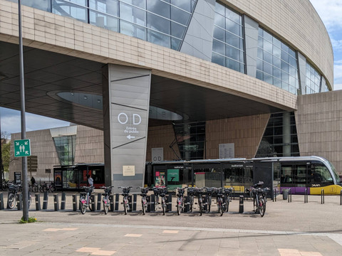 Layanan trem dan penyewaan sepeda yang terintegrasi di Dijon, Prancis.