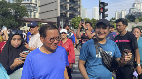 Bakal cagub dan cawagub Jakarta, Pramono Anung dan Rano Karno berolahraga dan menyapa masyarakat di CFD, Thamarin, Jakarta Pusat, Minggu (1/9/2024). Foto: Fadhil Pramudya/kumparan