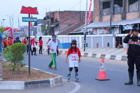 Antusias warga Palembang berkegiatan di lokasi baru CFD. (foto: dok. Kominfo Palembang)