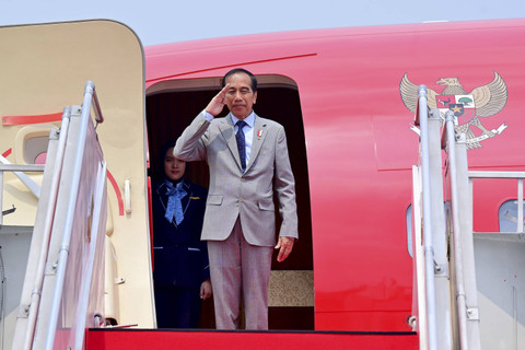 Presiden Jokowi berangkat ke Bali untuk menghadiri Indonesia-Africa Forum, Minggu (1/9/2024). Foto: Muchlis Jr/Biro Pers Sekretariat Presiden