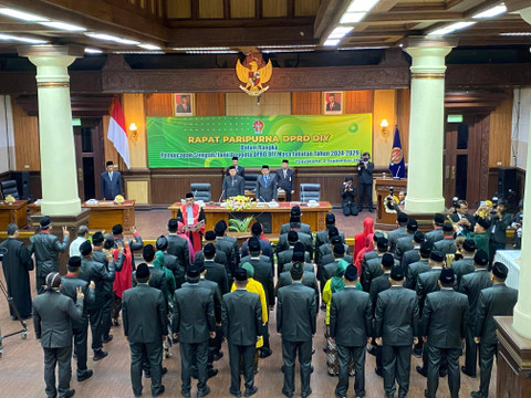 Pelantikan 55 Anggota DPRD DIY Periode 2024-2029 di Kantor DPRD DIY, Senin (2/9). Foto: Resti Damayanti/Pandangan Jogja
