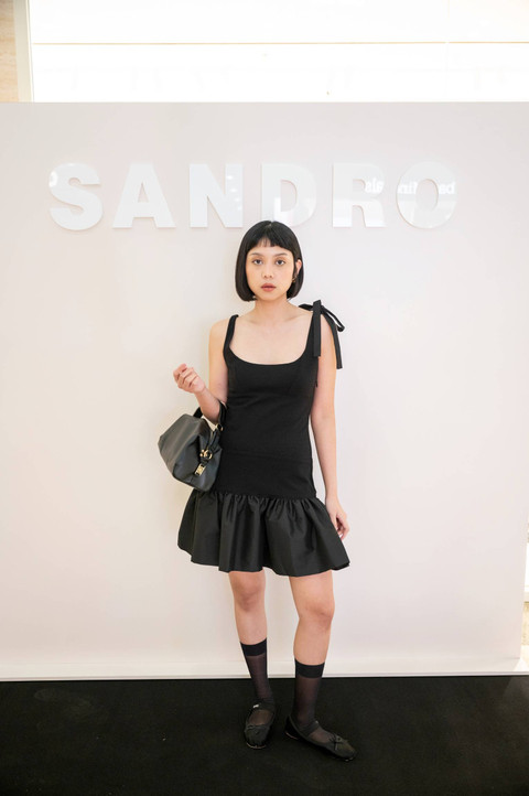 Influencer Bila Suryanto di pembukaan butik Sandro. Foto: Komma Project for Sandro