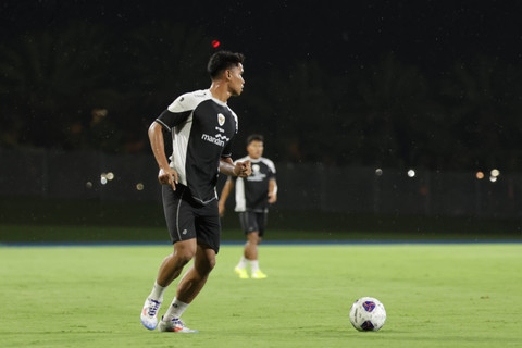 Pemain Timnas Indonesia Muhammad Ferarri mengikuti sesi latihan di King Abdullah Sports City, Selasa (3/9/2024). Foto: PSSI