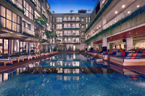 Swimming pool di Hotel Neo + Kuta Legian   Foto: dok. Archipelago