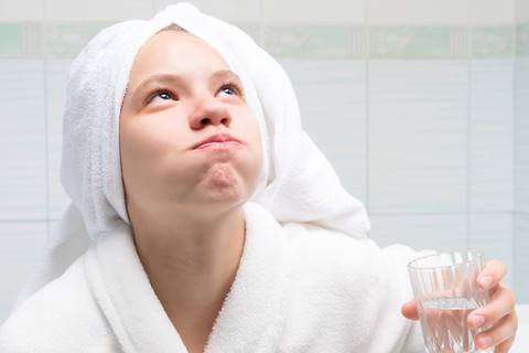 Ilustrasi anak berkumur setelah sikat gigi. Foto: Aleksey Kurguzov/Shutterstock