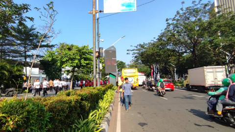 Suasana di sekitar GBK masih lengang jelang Misa Agung Paus Fransiskus. Foto: Rachmadi Rasyad/kumparan