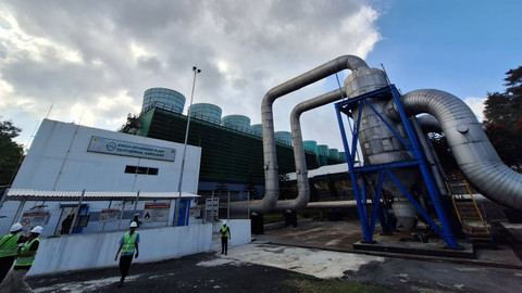 Proses produksi Green Hydrogen yang dihasilkan dari air kondensasi kegiatan produksi listrik yang dilakukan di PLTP Kamojang, Bandung, Jawa Barat.  Foto: Argya Maheswara/kumparan