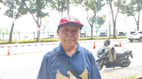  Warga asal Lampung, Paulus Nadikin (72), akan mengikuti misa akbar bersama Paus Fransiskus di GBK, Jakarta Pusat, Kamis (5/9). Foto: Jonathan Devin/kumparan