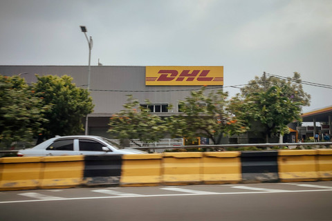 Ilustrasi DHL. Foto: Jamal Ramadhan/kumparan