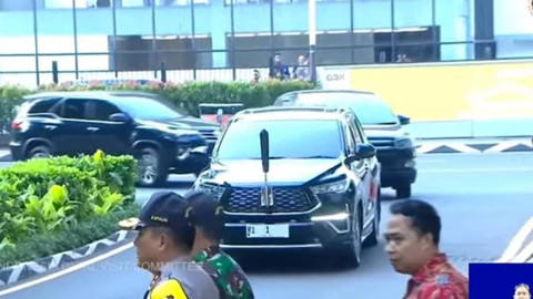 Toyota Innova Zenix milik Presiden Jokowi saat menghadiri Misa Akbar di Stadion GBK, Jakarta Pusat, Kamis (5/9/2024). Foto: Youtube/ Indonesia Papal Visit Committee