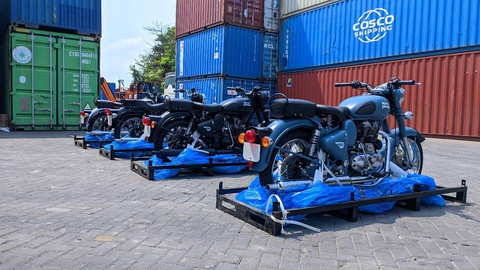 Lelang 30 unit motor klasik Royal Enfield. Foto: Lelang Raya