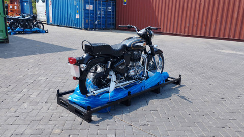 Lelang 30 unit motor klasik Royal Enfield. Foto: Lelang Raya