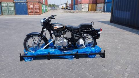 Lelang 30 unit motor klasik Royal Enfield. Foto: Lelang Raya