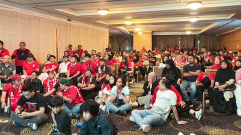 Kelompok suporter Garuda Qatar nonton bareng Timnas Indonesia vs Arab Saudi di Doha pada 5 September 2024 waktu setempat. Foto: Instagram/@garuda.qatar