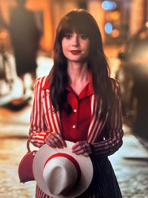Koleksi tas Thaden yang muncul di Serial Emily in Paris. Foto: Netflix