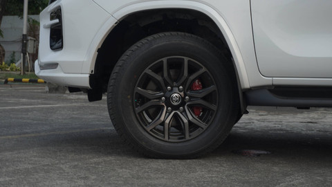  New Toyota Fortuner 2.8 4x4 GR-S 2024. Foto: Sena Pratama/kumparan