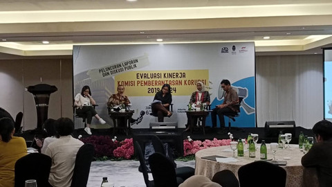 Wakil Ketua KPK Alexander Marwata, Dosen STHI Jentera, Koordinator Antikorupsi UNODC Bivitri Susanti, Peneliti ICW Putri Wijayanti, Kurnia Ramadhana dalam Evaluasi Kinerja KPK Periode 2019-2024 di Mangkuluhur Artotel Suites, Gatot Subroto, Jakarta. Foto: Fadlan Nuril Fahmi/kumparan