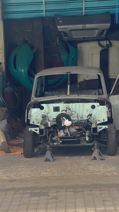 Proses pembuatan MINI Morrislistrik dari bahan Wuling Air EV garapan VolksWorks Bali. Foto: Dok.VolksWorks Bali