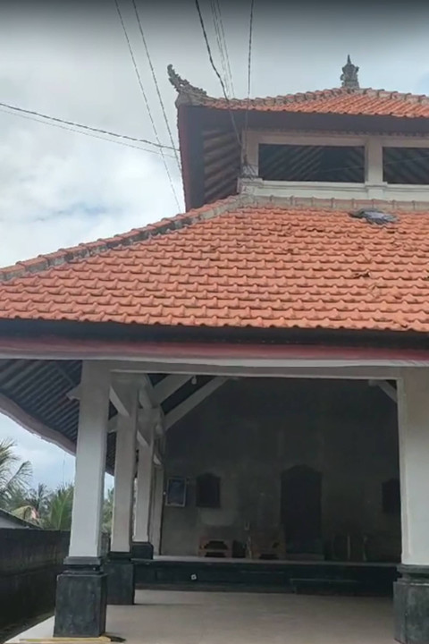 Genteng Balai Banjar/balai pertemuan Bukit Sari Desa Sidan, kecamatan Gianyar, Kabupaten Gianyar, bali, jatuh saat gempa 4,9 M. Foto: Dok. BPBD Gianyar