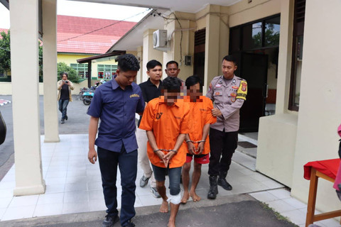 Dua pelaku pembobolan yang berhasil ditangkap Polisi. | Foto: Dok Humas Polres Pringsewu