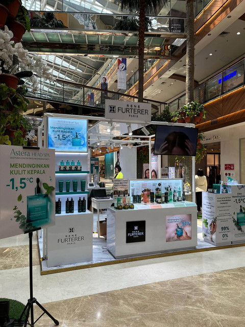 Rene Furterer menggelar eksibisi di Main Atrium PIM 2 Jakarta untuk memperkenalkan kembali Astera Head Spa Soothing Concentrate dalam formulasi baru. Foto: Dok. Rene Furterer