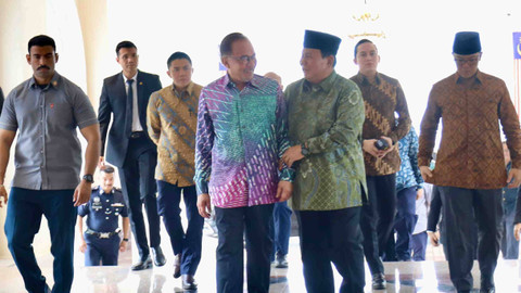 Menteri Pertahanan RI sekaligus presiden terpilih 2024-2029 Prabowo Subianto menemui Perdana Menteri Malaysia Anwar Ibrahim, di Malaysia, Sabtu (7/9).  Foto: Dok. Istimewa