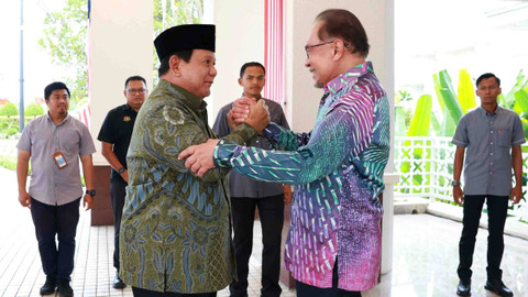 Menteri Pertahanan RI sekaligus presiden terpilih 2024-2029 Prabowo Subianto menemui Perdana Menteri Malaysia Anwar Ibrahim, di Malaysia, Sabtu (7/9). Foto: Dok. Istimewa