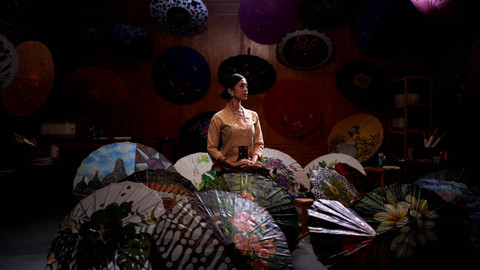 Set yang menampilkan payung juwiring di  di Sony Alpha Festival 2024. dok. Beyond Films