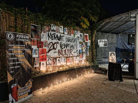 Nonton bareng film dokumenter "Kiri Hijau Kanan Merah" untuk memperingati 20 tahun kematian Munir Said Thalib aktivis HAM | Foto : Eka Febriani / Lampung Geh