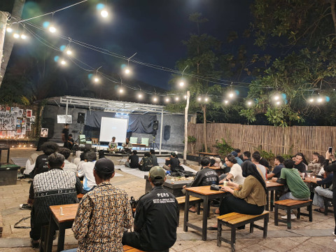 Nonton bareng film dokumenter "Kiri Hijau Kanan Merah" untuk memperingati 20 tahun kematian Munir Said Thalib aktivis HAM | Foto : Eka Febriani / Lampung Geh