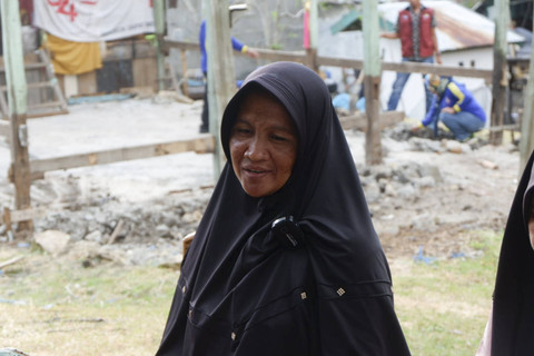 Murni pemilik rumah yang direnovasi oleh Kementerian Sosial di Kabupaten Selayar, Sulawesi Selatan, Minggu (8/9/2024). Foto: Lutfan Darmawan/kumparan