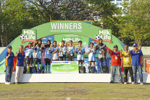SDN Ketabang 1 A juara KU 12 MilkLife Soccer Challenge Surabaya Series 2 2024. Foto: Dok. MilkLife Soccer Challenge