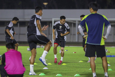 Pemain Timnas Indonesia Witan Sulaeman melakukan latihan di Stadion Madya, Kompleks Gelora Bung Karno, Jakarta, Minggu (8/9/2024). Foto: Iqbal Firdaus/kumparan
