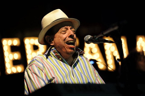 Musisi legendaris Brasil, Sergio Mendes. Foto: Robyn Beck / AFP