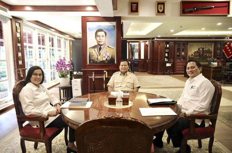 Menteri Keuangan Sri Mulyani bersama Wamenkeu Thomas Djiwandono bertemu dengan Presiden Terpilih Prabowo Subianto, Senin (9/9/2024). Foto: Isntagram/ @smindrawati