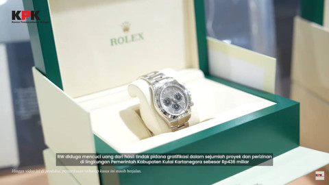 Jam tangan Rolex milik Rita Widyasari yang disita KPK. Foto: Youtube/KPK RI