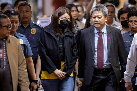 Mantan walikota Bamban, provinsi Tarlac, Alice Guo menghadiri sidang Senat di Kota Pasay, Metro Manila, Filipina, Senin (9/9/2024). Foto: Eloisa Lopez/REUTERS