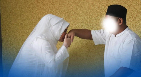 Pasangan yang berbahagia usai melakukan akad nikah di Lapas Pontianak. Foto: Dok. Lapas Kelas IIA Pontianak