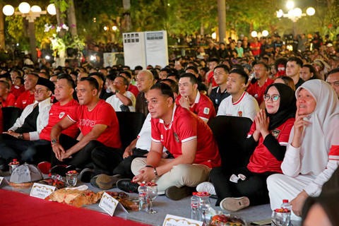 Wali kota Surabaya Eri Cahyadi saat nobar di Balai Kota Surabaya beberapa waktu lalu. Foto: Diskominfo Surabaya