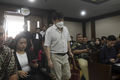 Budi Said memasuki ruangan sidang, Selasa (10/9/2024). Foto: Indrianto Eko Suwarso/ANTARA FOTO