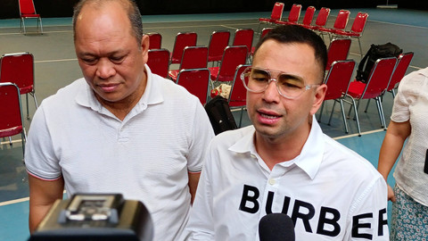 Raffi Ahmad dan Bupati Konawe Utara Ruksamin. Foto: Aprilandika Pratama/kumparan