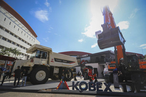 Kendaraan alat berat ditampilkan di Pameran Mining Indonesia 2024 di JIExpo Kemayoran, Jakarta, Rabu (11/9/2024). Foto: Iqbal Firdaus/kumparan