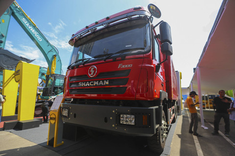 Kendaraan alat berat ditampilkan di Pameran Mining Indonesia 2024 di JIExpo Kemayoran, Jakarta, Rabu (11/9/2024). Foto: Iqbal Firdaus/kumparan