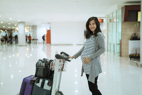 Ilustrasi Ibu Hamil Jalan-jalan. Foto: Shutterstock