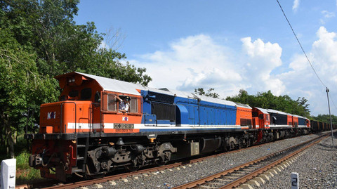 Kereta babaranjang. | Foto: Dok Humas PT KAI Divre IV Tanjungkarang