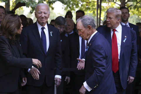 Kamala Harris, Joe Biden, dan Donald Trump pada peringatan 9/11 di New York Foto: AP Photo/Pamela Smith