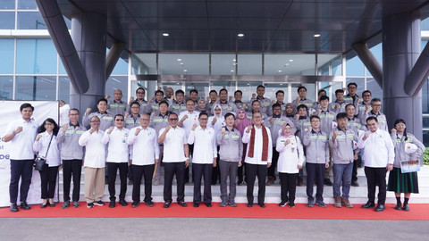 Menteri Investasi/Kepala Badan Koordinasi Penanaman Modal (BKPM) Rosan Roeslani melakukan kunjungan ke kawasan industri PT Lotte Chemical Indonesia (PT LCI) di Cilegon, Rabu (11/9/2024). Foto: Kementerian Investasi/BKPM